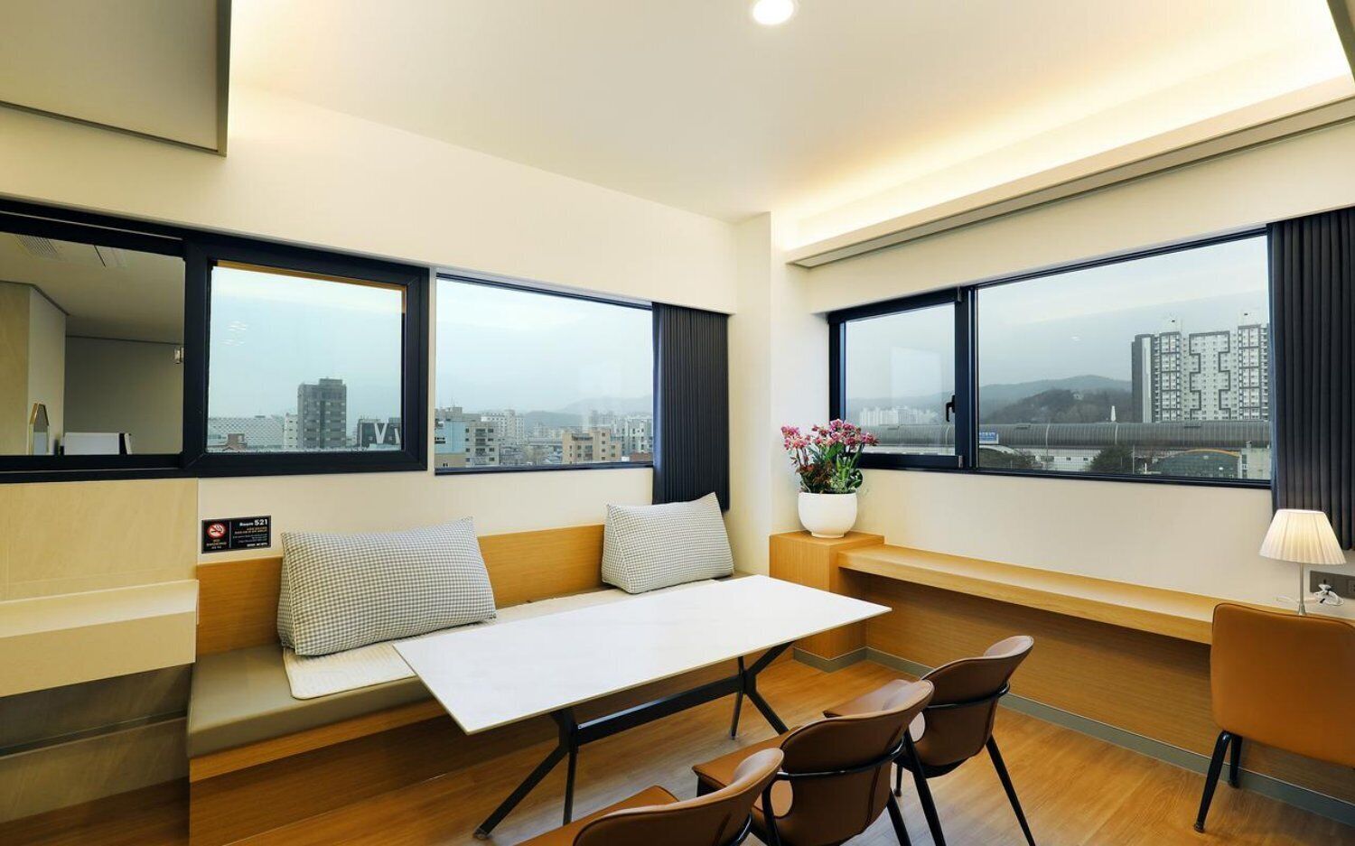 Suite Cinema (5F), Breakfast Included, No Parking | Khu phòng khách