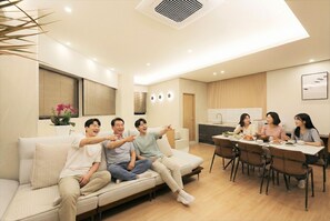 Family Suite, 2 Queen Beds, Non Smoking, Kitchenette | Dining - Hotel Brown Dot (Dongducheon Central Station) (Dongducheon-si)
