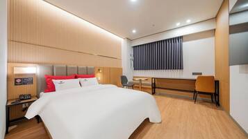 Special Offer-Business Deluxe (5F), No Parking | 高档床上用品、记忆海绵床垫、办公桌、免费 WiFi