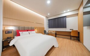Special Offer-Business Deluxe (5F), No Parking | Premium bedding, memory-foam beds, desk, free WiFi - Hotel Brown Dot (Dongducheon Central Station) (Dongducheon)