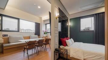 Special Offer-Suite Cinema (5F), No Parking | Premium bedding, memory foam beds, desk, free WiFi