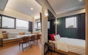 Special Offer-Suite Cinema (5F), No Parking | Premium bedding, memory foam beds, desk, free WiFi