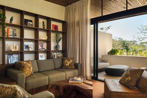 Living area - Designer villa with vinyls, plunge pool, 6 min walk to beach with 24/7 security (Playa Pelada, Nosara)