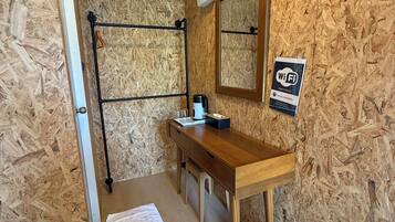 Eenvoudige studio, patio | Interieur