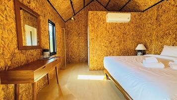 Deluxe studio, patio | Luxe beddengoed, donzen dekbedden, individueel gedecoreerd
