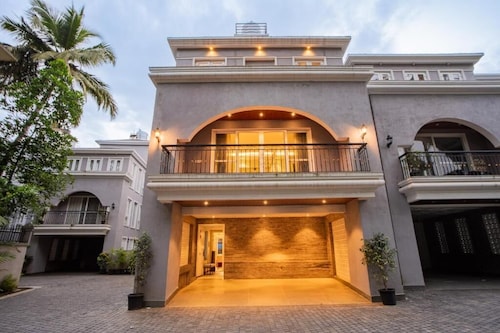 Elivaas Solace AquaVista 5BHK Villa