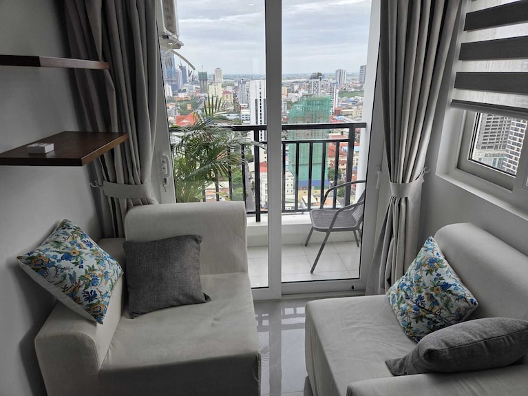 Stylish Penthouse Condo With Pool, Gym And More. - Phnom Penh