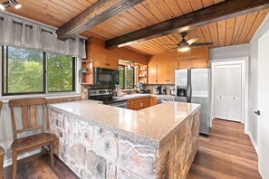 Private kitchen - Secluded cabin for 9 -hot tub, game rm, near Pigeon Forge Parkway! (Pigeon Forge)