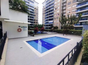 Pool - Luxurious 3-Bedroom Apartment in Piedecuesta, Colombia (Piedecuesta)