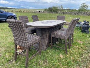 Outdoor dining - Stunning birch tree Lodge (Otley)