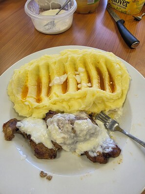 Breakfast meal - Casa Larisa&Andrei!! (Bârsău)