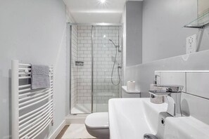 Bathroom - Digbeth Haven Apartment (Deritend)