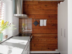 Fridge, oven, stovetop, dishwasher - Unique apartment in Stavangers most sentral square (Stavanger)