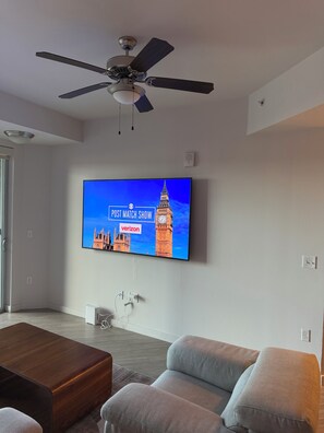 Living area - Cozy 2-bedroom condo  on Rainey street Austin (Austin)