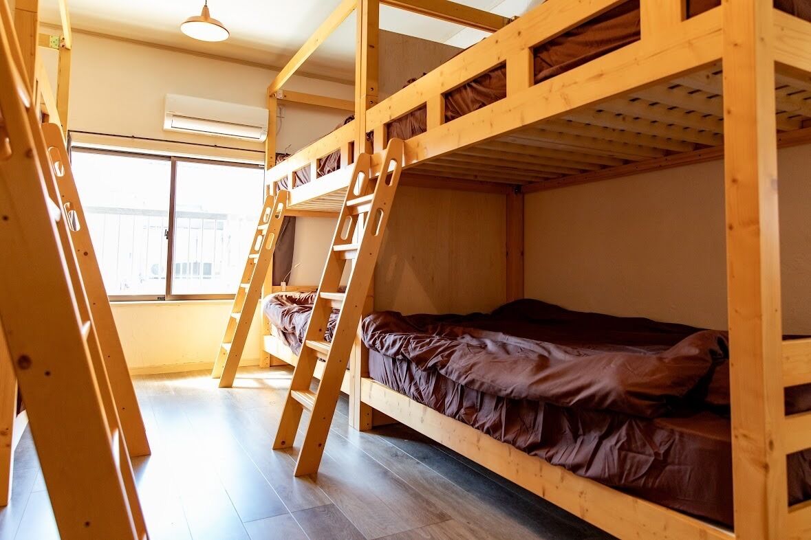 Shared Dormitory, Shared Bathroom