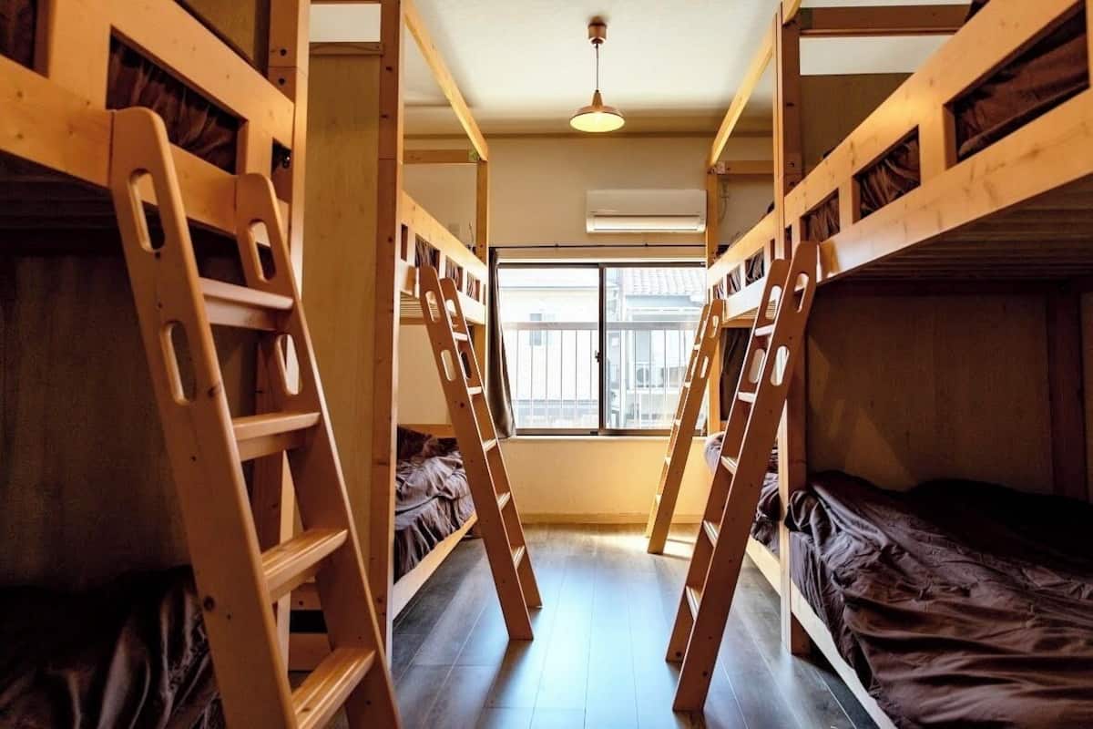 Shared Dormitory, Shared Bathroom