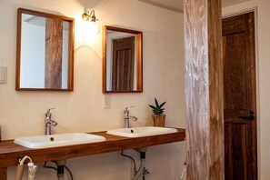 Fælles sovesal - fælles badeværelse | Badeværelse