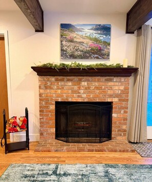 Interior - Denali Heath - A Cozy Riverside Retreat (Anchorage)