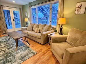 TV, fireplace - Denali Heath - A Cozy Riverside Retreat (Anchorage)