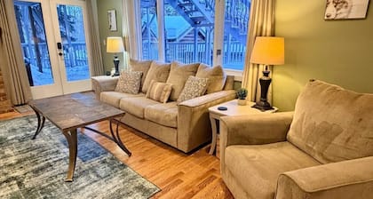Denali Heath - A Cozy Riverside Retreat