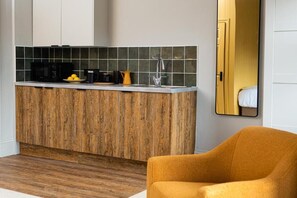 Interior - Settle Southampton (Southampton)