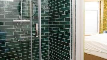 Deluxe Double Room | Bathroom