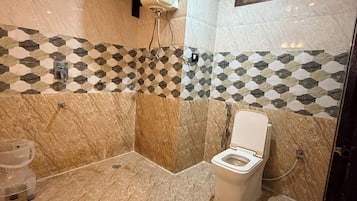 Deluxe Room | Bathroom