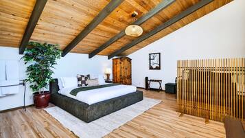 3 bedrooms, desk, iron/ironing board, travel cot