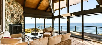 Pet-Friendly Designer Oceanfront 3B House with King Beds & Hot Tub & Outdoor Kit