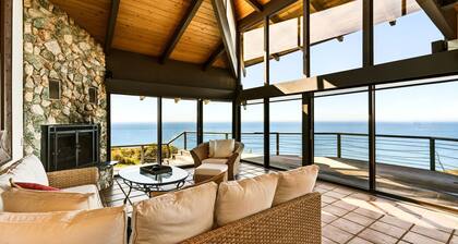 Pet-Friendly Designer Oceanfront 3B House with King Beds & Hot Tub & Outdoor Kit
