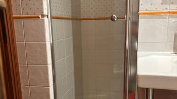 Comfort Studio, City View | Bathroom