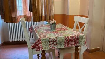 Comfort Studio, City View | Dining