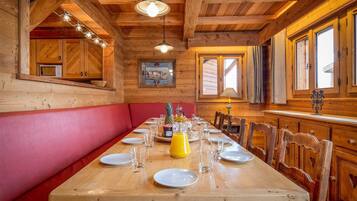 Chalet | Dining