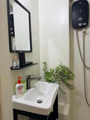 Classic-studio, parveke, kaupunkinäköala | Kylpyhuone