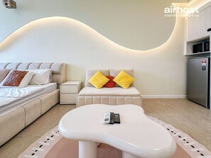 Studio Suite, 1 Queen Bed with Sofa bed, Non Smoking, City View | Living area - Chambers Residence by Airhost (Kuala Lumpur)