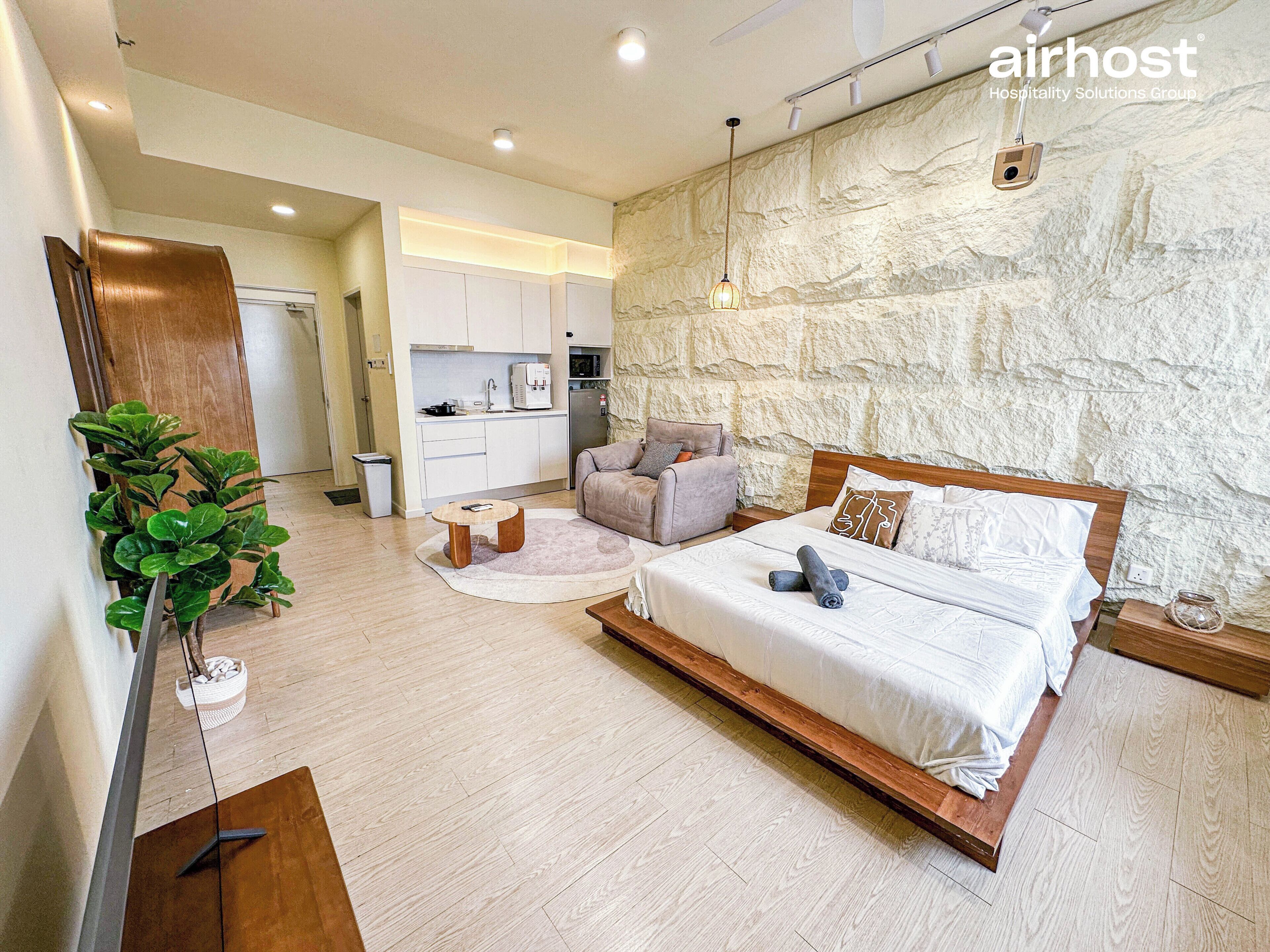 Design Studio Suite, 1 Queen Bed with Sofa bed, Non Smoking, City View