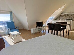 Family Penthouse, Balcony, Sea View - 3 House Apart (Kaş)