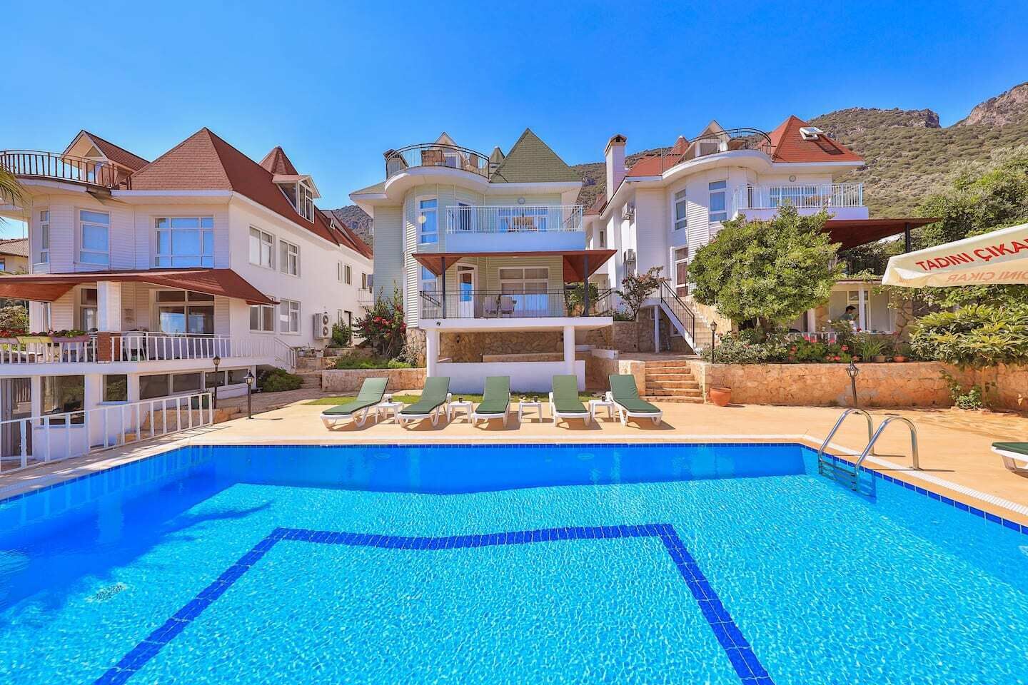 สระว่ายน้ำ