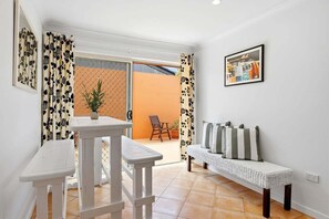 Interior - Fuller Holidays -Villa Pomplamoose, Byron Town Centre (Byron)