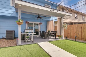 Outdoor dining - 1/2 Mi to Sylvan Beach Park! Chic Townhome w/ Yard (La Porte)