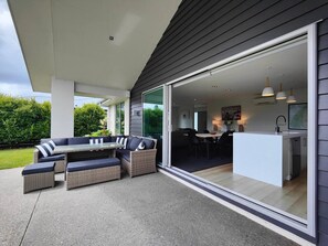 Outdoor dining - Sweet Serenity Te Anau (Te Anau)