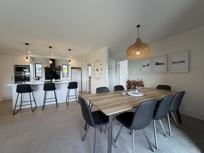 Dining - Southern Peaks Panorama (Te Anau)