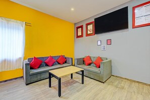 Living area - Super Townhouse Ramamurthy Former Navya (Bangalore)