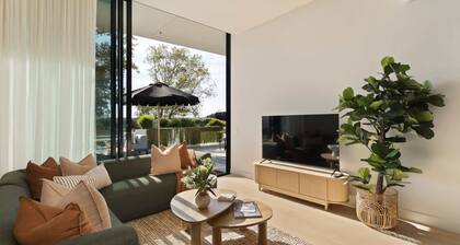 Azure Horizon | Bay Views & Rooftop Spa
