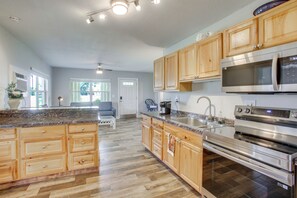 Fridge, microwave, stovetop, coffee/tea maker - Summer Lakefront w/ Boat Slip: Walk to Downtown (Punta Gorda)