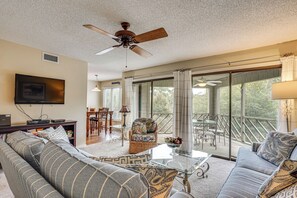 TV, books, video library - Enjoy Coastal Living! Condo on Kiawah Island (Kiawah Island)