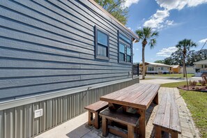 Outdoor dining - Rodeo Thrills & Backyard BBQs! Lake Wales Retreat (Lake Wales)