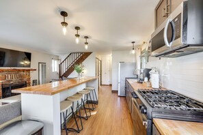 Fridge, microwave, stovetop, coffee/tea maker - Hot Tub Soaks & Outdoor Fun: Cabin Near Bear Mtn (Big Bear)