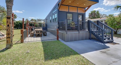 0.5 Mi to Rodeo & Events! River Ranch Tiny Home