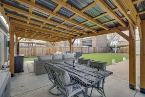 Outdoor dining - 2 Mi to Reno Convention Center: Modern Home + Yard (Reno)
